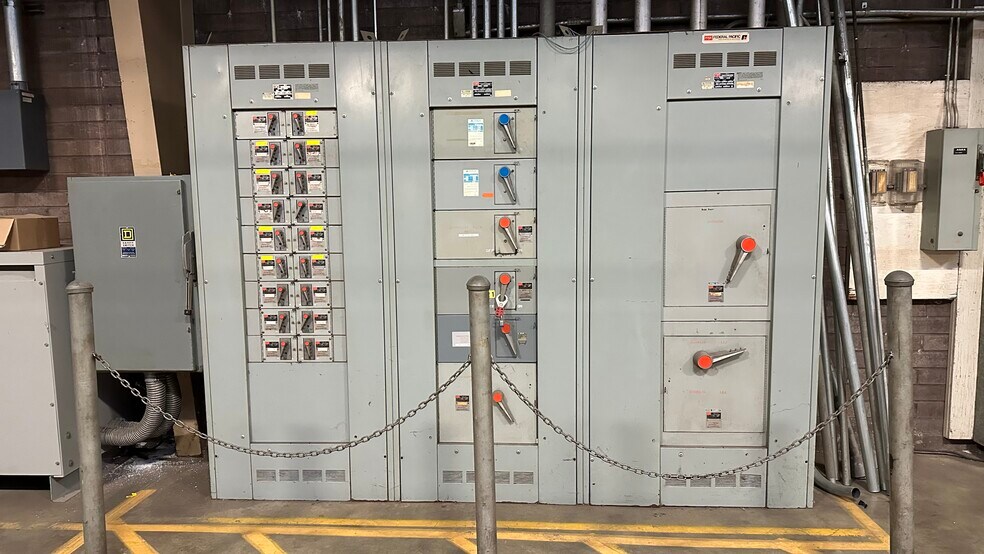 More Photos Of 7955 Euclid Chardon Rd, Kirtland Manufacturing For Sale