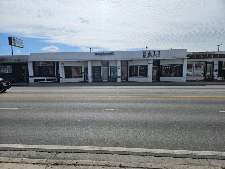 More Photos Of 6708-6716 W Flagler St, Miami Office For Lease