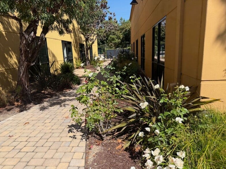 More Photos Of 465 N Whisman Rd, Mountain View Office For Lease