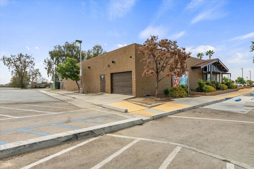 More Photos Of 2673 Mount Vernon Ave, Bakersfield Restaurant For Sale