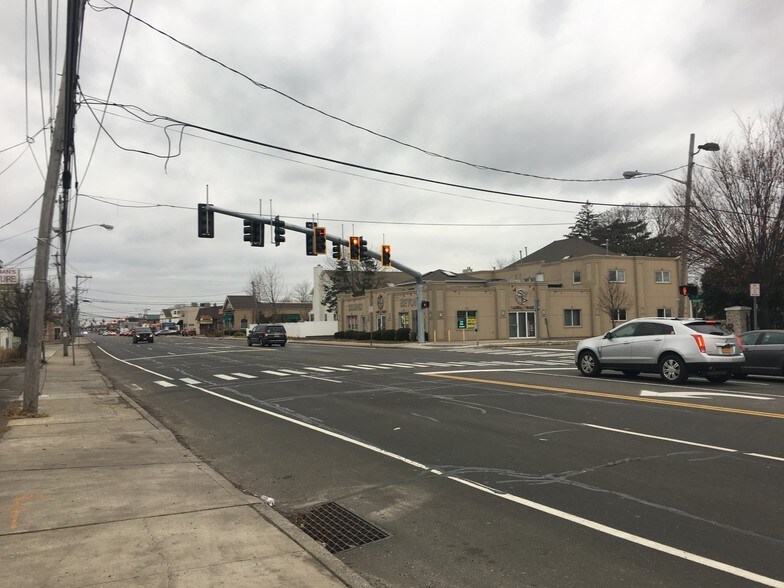 More Photos Of 620 W Montauk Hwy, Lindenhurst Freestanding For Sale