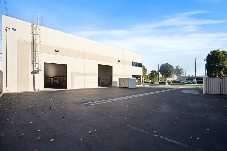 More Photos Of 1351 S Lewis St, Anaheim Warehouse For Sale