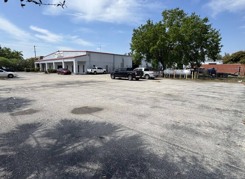 More Photos Of 12090 Metro Pky, Fort Myers Unknown For Lease