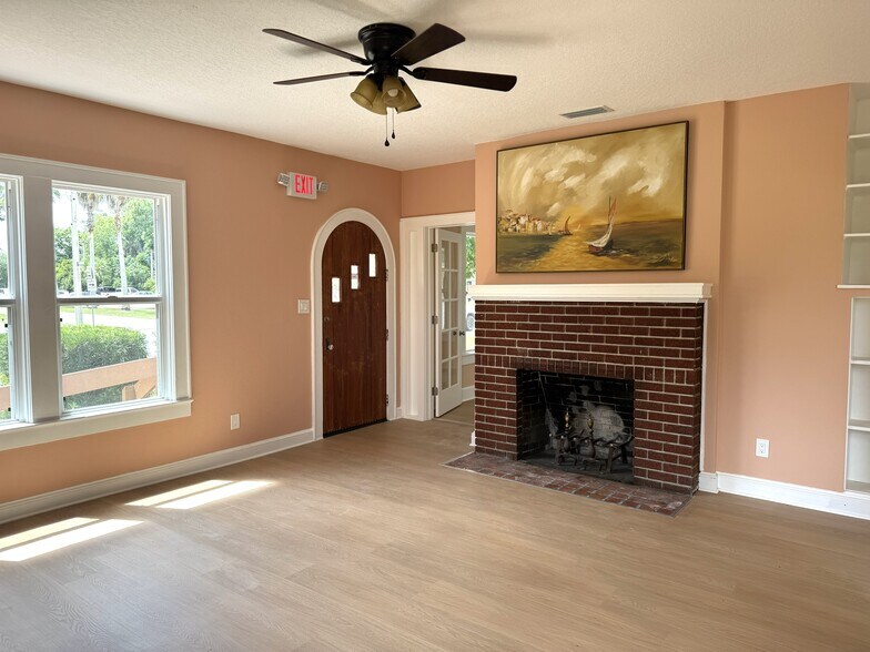 More Photos Of 904 E Moody Blvd, Bunnell Office For Lease