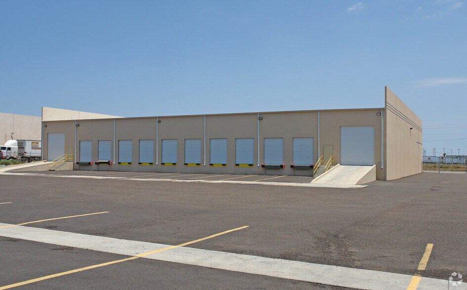 More Photos Of 8408 Amparan Rd, Laredo Warehouse For Lease