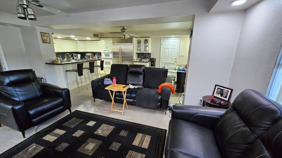 More Photos Of 670 E Vine St, Kissimmee Hotel For Sale