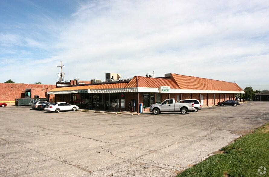 More Photos Of 1209-1225 E Santa Fe St, Olathe General Retail For Sale