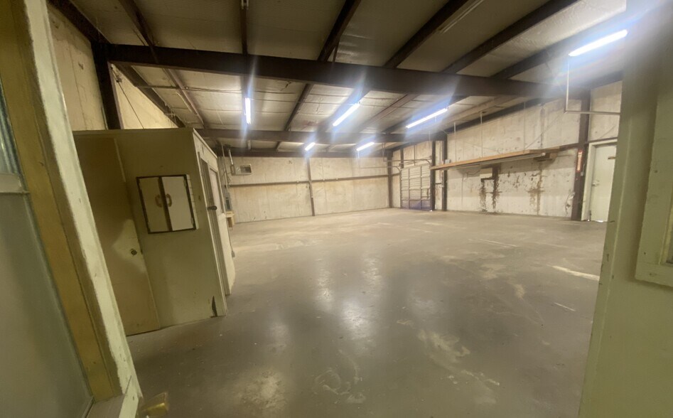 More Photos Of 1301 8th St, Canyon Warehouse For Sale