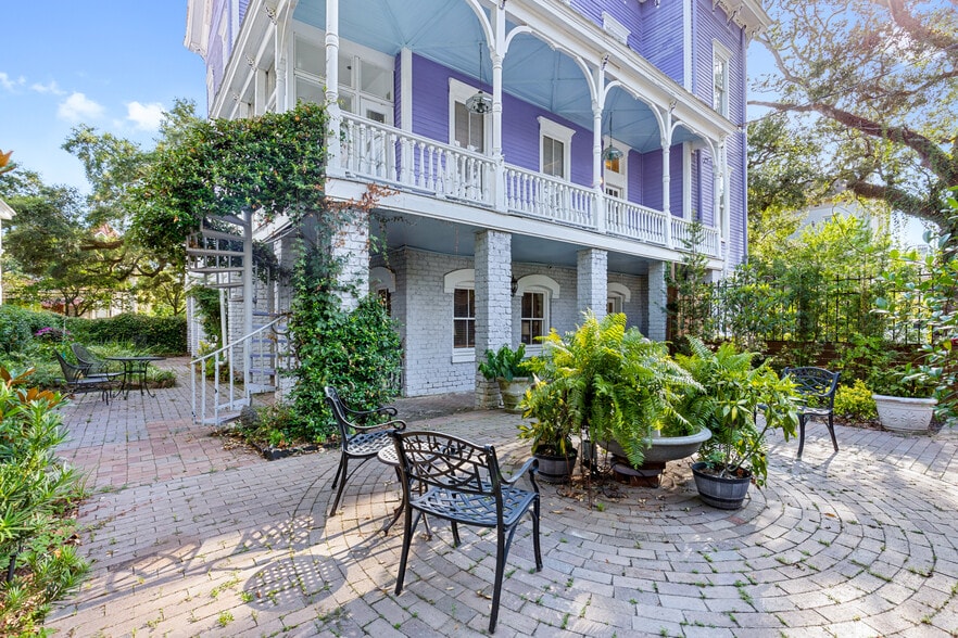 More Photos Of 402 E Gaston St, Savannah Hospitality For Sale