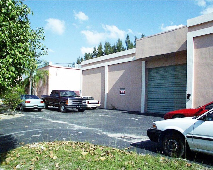 More Photos Of 8921-8935 SW 129th St, Miami Light Distribution For Lease