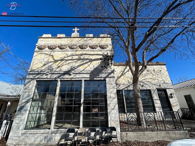Primary Photo Of 626 High St, Comfort Storefront For Sale