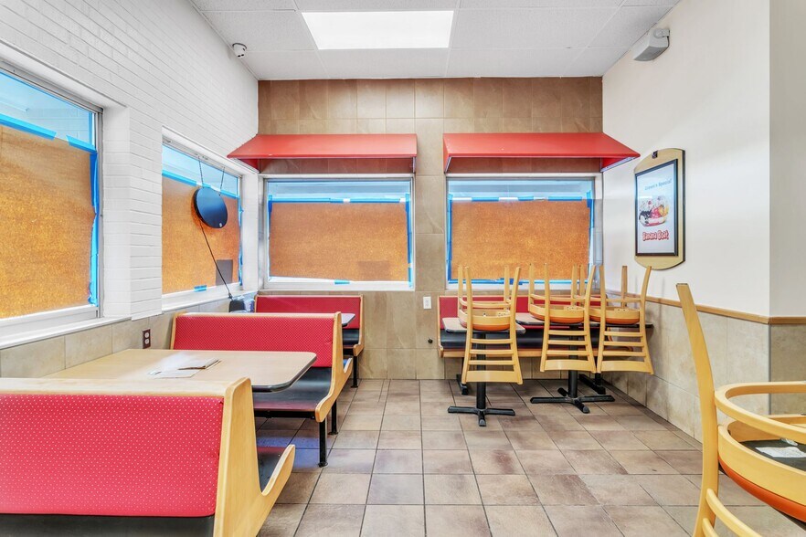 More Photos Of 1535 Memorial Dr, Chicopee Restaurant For Sale