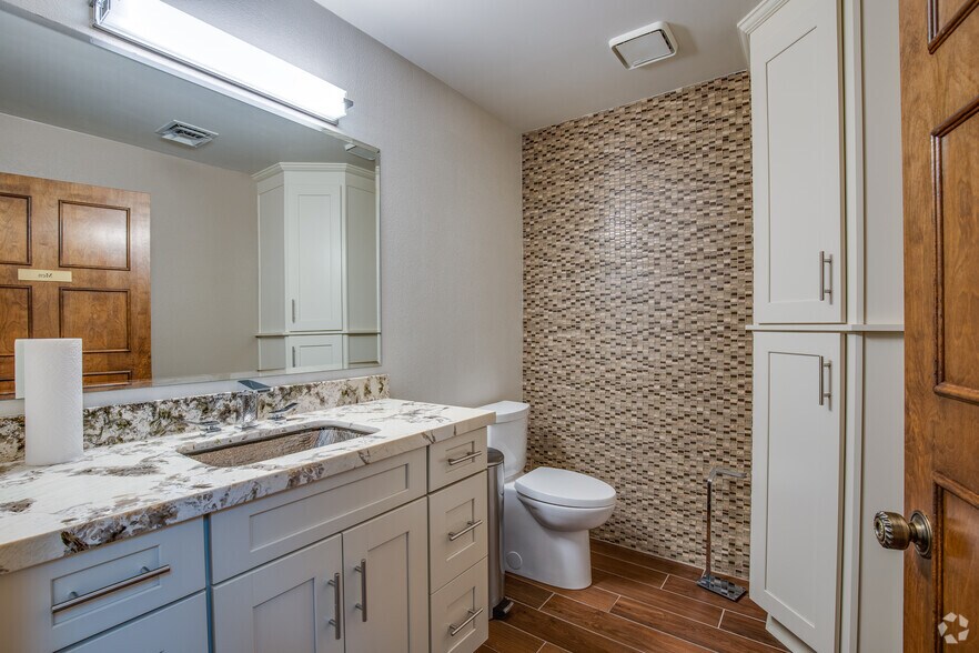 More Photos Of 601 S Rancho Dr, Las Vegas Medical For Sale