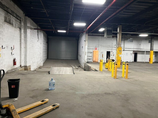 More Photos Of 634 Berriman St, Brooklyn Warehouse For Lease