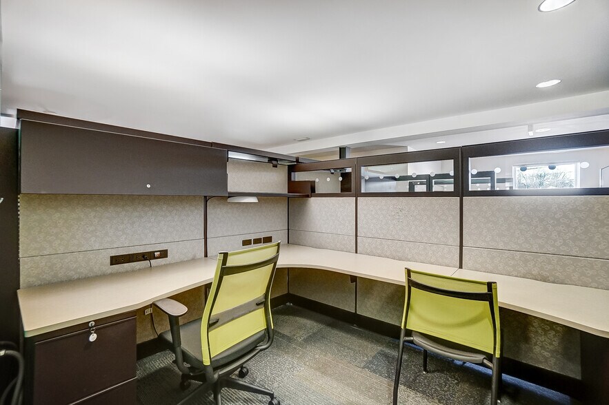 More Photos Of 3925-3927 Brotherton Rd, Cincinnati Office For Sale