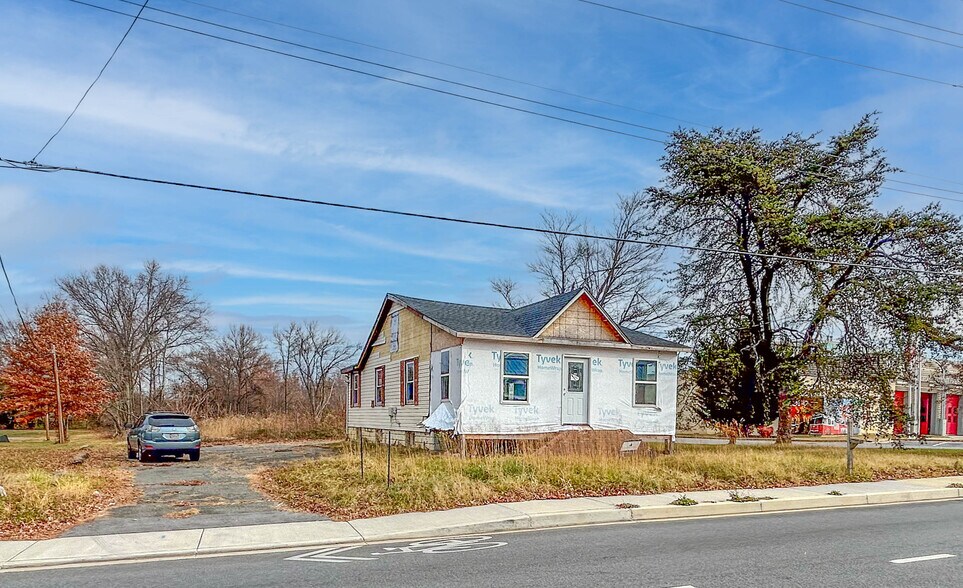 Primary Photo Of 5812 Marlboro Pike, District Heights Office For Sale