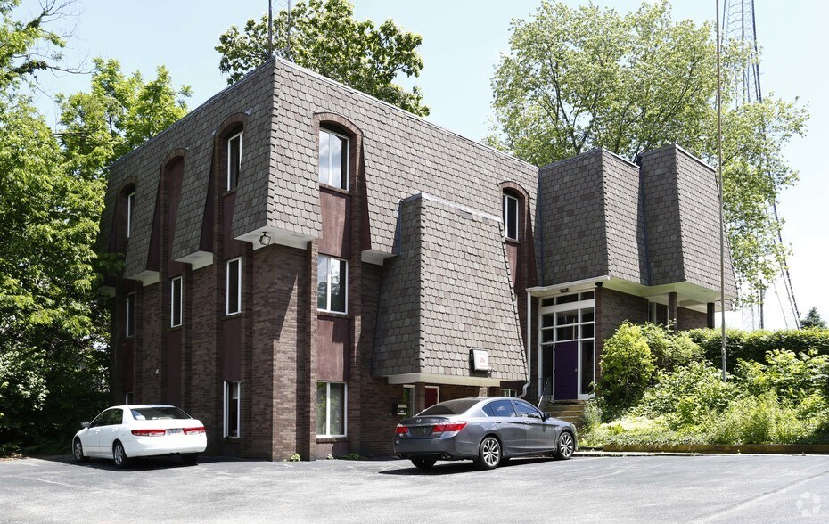 More Photos Of 954 W North Bend Rd, Cincinnati Office For Lease