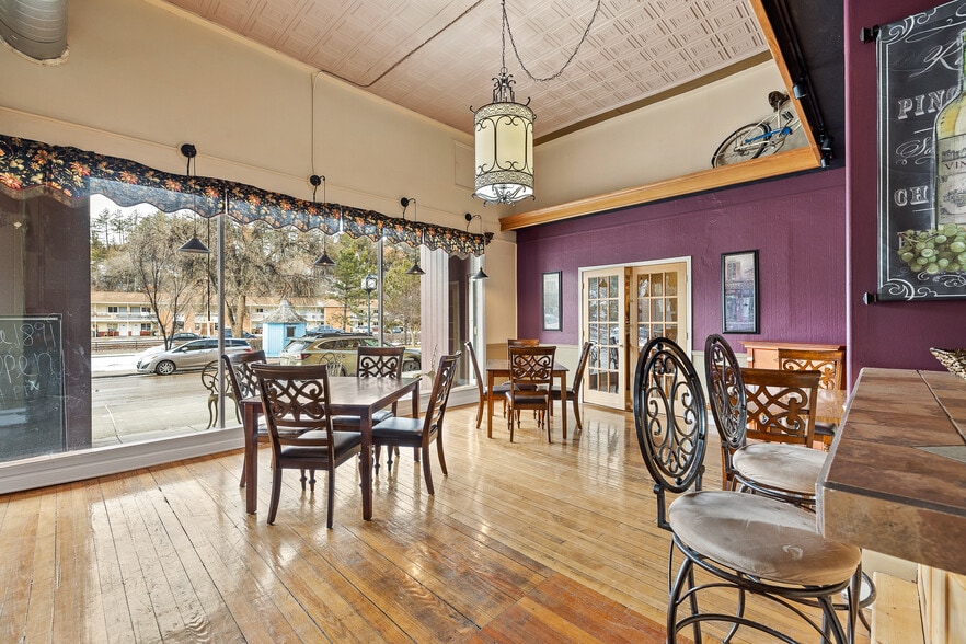 More Photos Of 603 N River St, Hot Springs Hotel For Lease