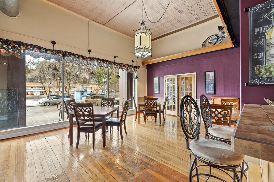 More Photos Of 603 N River St, Hot Springs Hotel For Sale