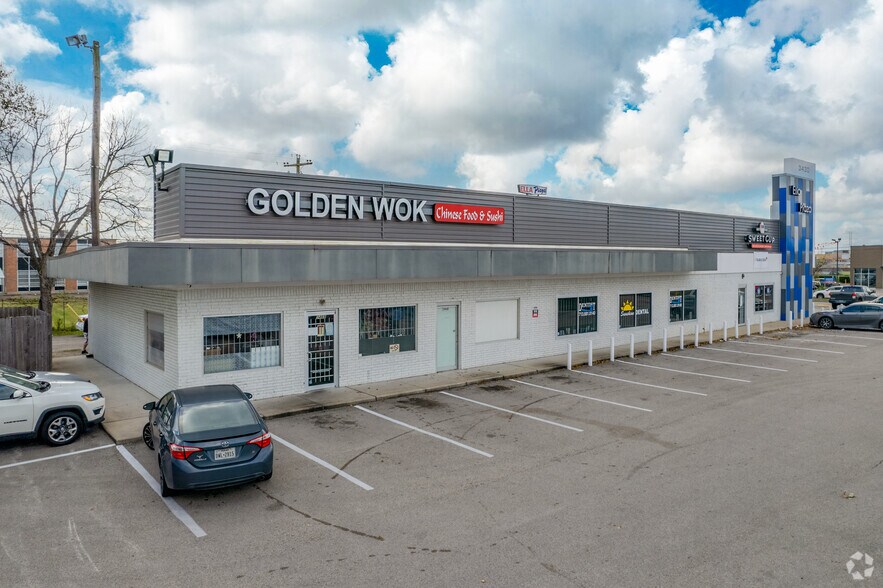 More Photos Of 3414-3468 Ella Blvd, Houston Unknown For Lease