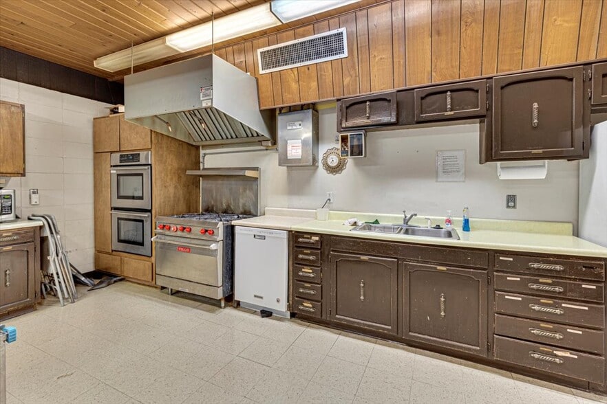 More Photos Of 17200 E 39th St S, Independence Religious Facility For Sale