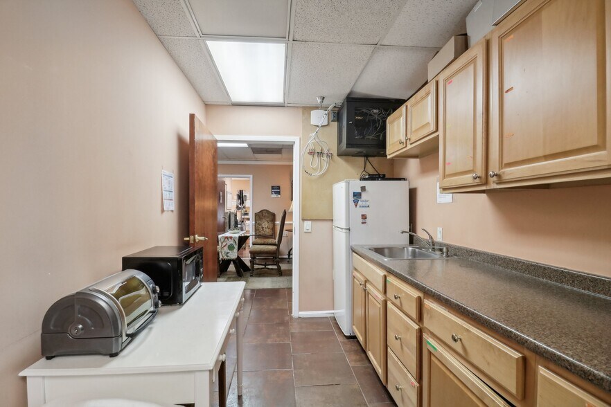 More Photos Of 2235 Cedar Ln, Vienna Office For Sale