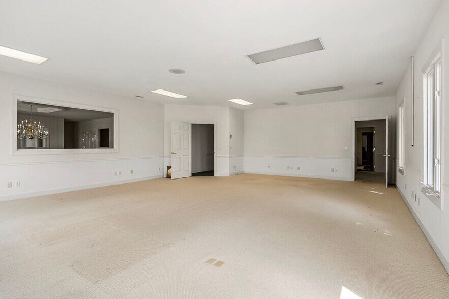 More Photos Of 236 Miller Ave, Crossville Medical For Sale