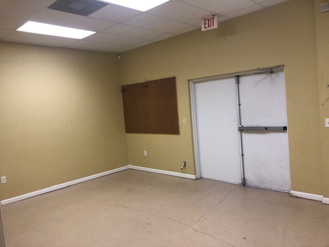 More Photos Of 9035 Americana Rd, Vero Beach Office For Sale