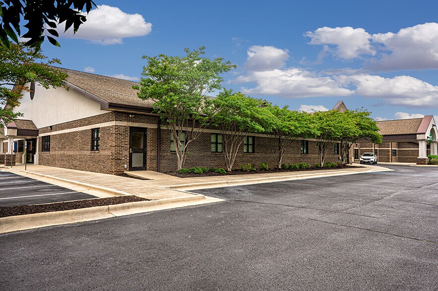 More Photos Of 2349 SW Danville Rd, Decatur Medical For Lease