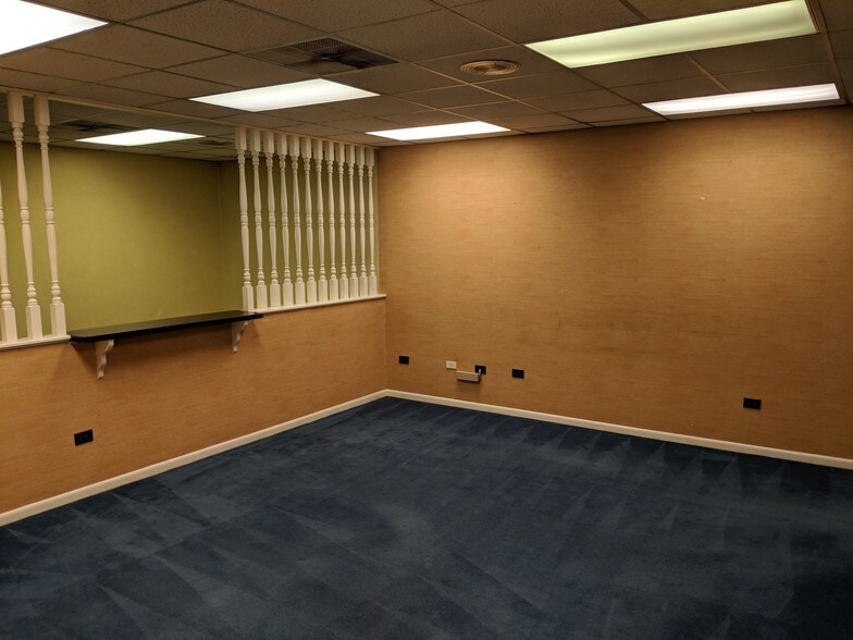 More Photos Of 111 W Pine St, Graham Office For Lease