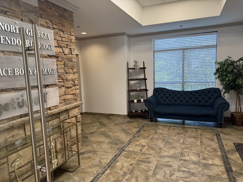 More Photos Of 10475 Medlock Bridge Rd, Johns Creek Medical For Lease