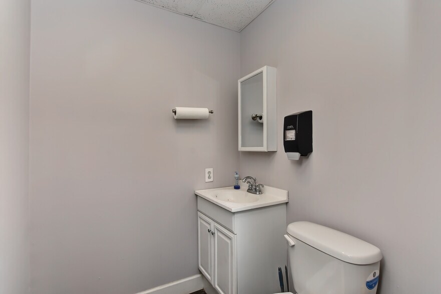 More Photos Of 1600 N Main St, Kannapolis Showroom For Sale