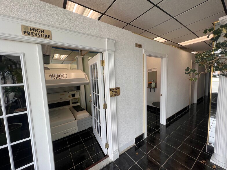 More Photos Of 917-925 Ohio Pike, Cincinnati General Retail For Lease