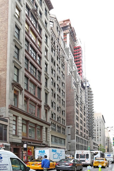 More Photos Of 40 W 37th St, New York Office For Lease