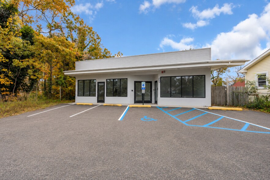 More Photos Of 736 Mantoloking Rd, Brick Storefront For Sale