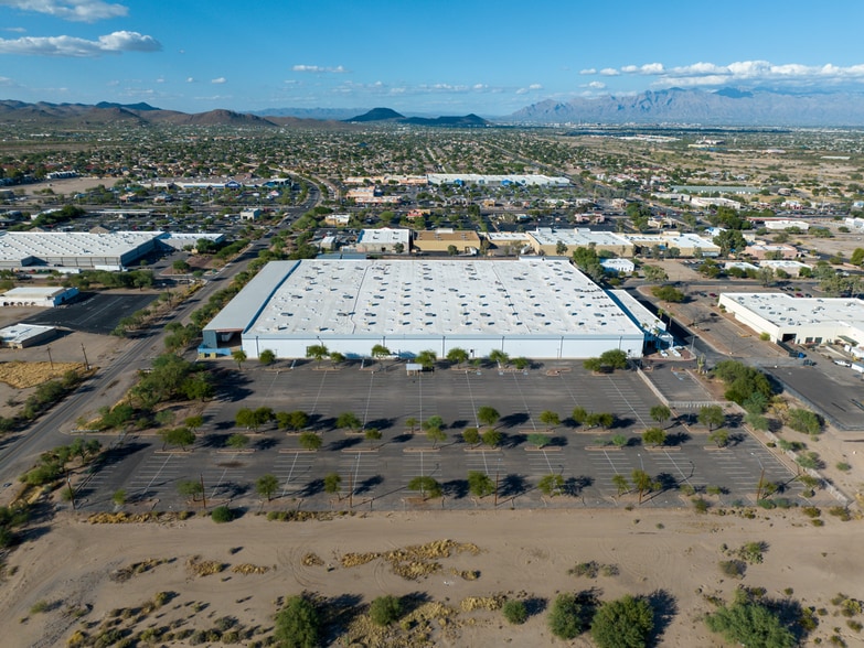 More Photos Of 6700 S Pella Dr, Tucson Light Manufacturing For Sale