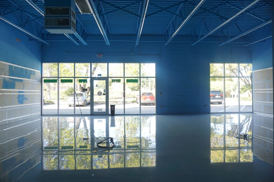 More Photos Of 374-400 N Rock Island Rd, Margate Freestanding For Lease