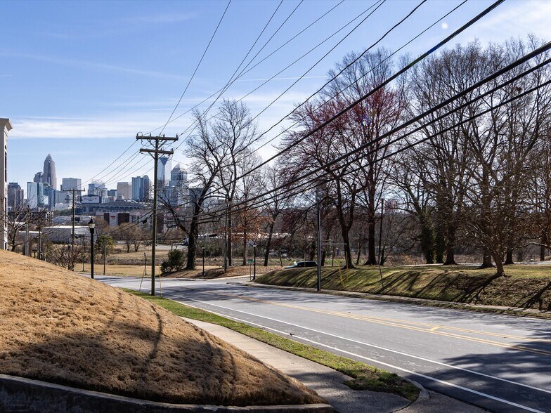 More Photos Of 1812 W Morehead St, Charlotte Office Residential For Lease