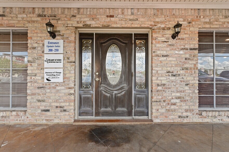 More Photos Of 2210 N Frazier St, Conroe Medical For Lease