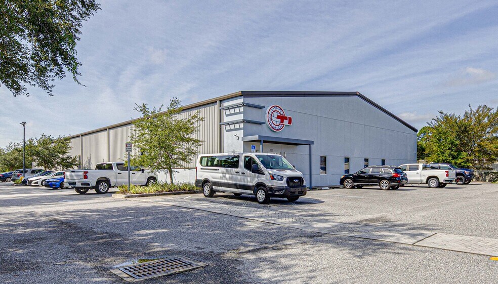 Primary Photo Of 14180 E Colonial Dr, Orlando Warehouse For Lease