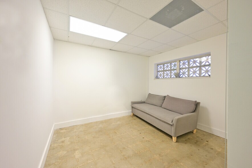More Photos Of 901 NE 79th St, Miami Office For Lease