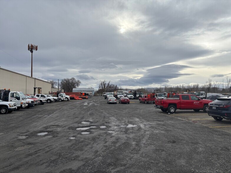 Primary Photo Of 2200 Industry Ln, Yakima Warehouse For Sale