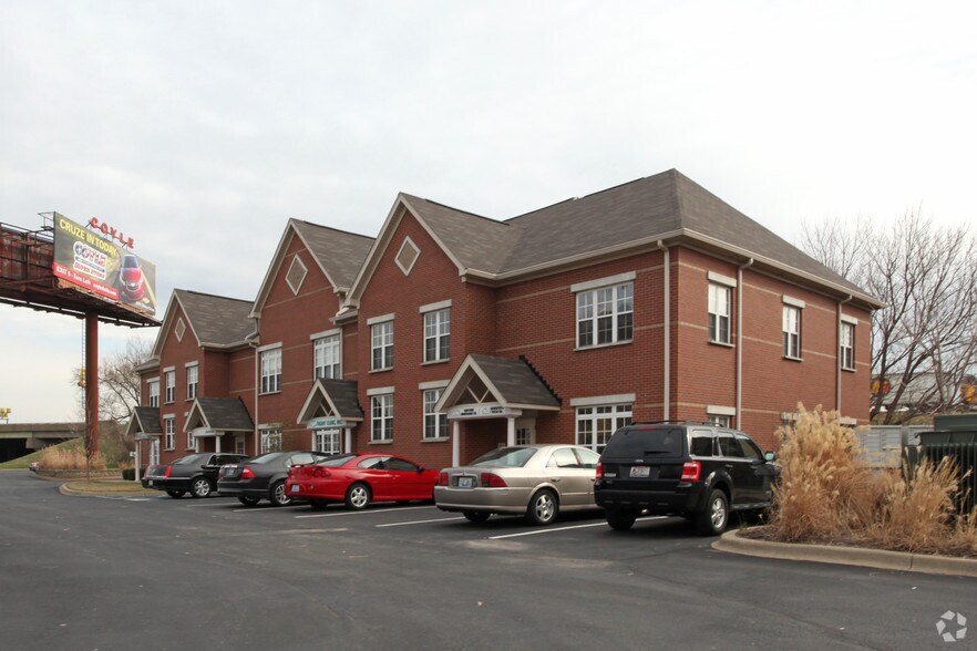 More Photos Of 601 N Shore Dr, Jeffersonville Medical For Sale