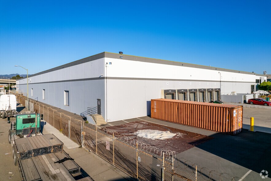 More Photos Of 1700 20th St, Oakland Distribution For Lease