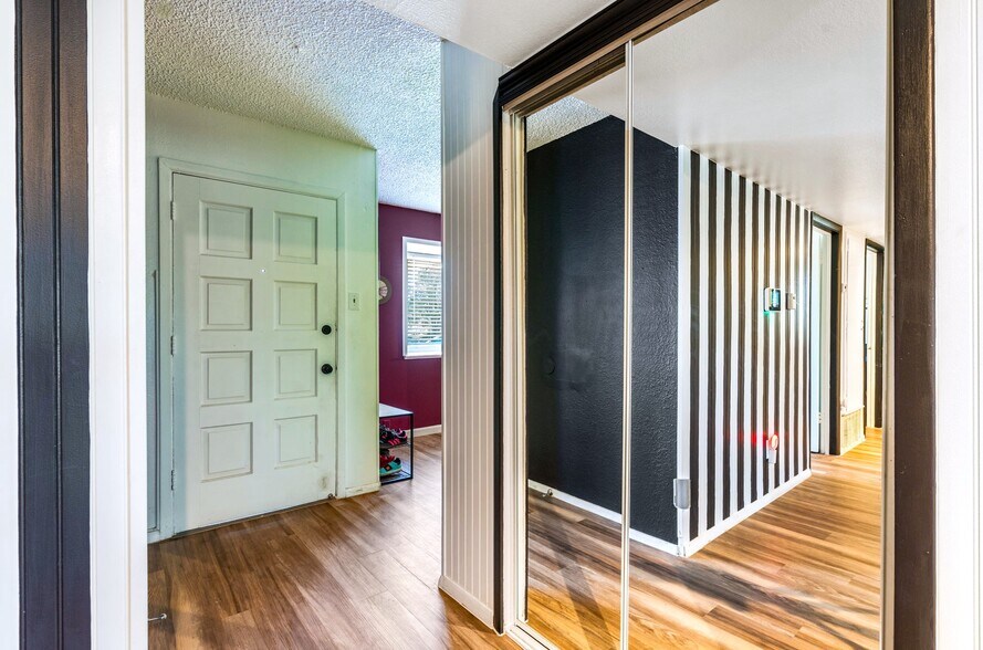 More Photos Of 613 Jane St NE, Albuquerque Flex For Sale