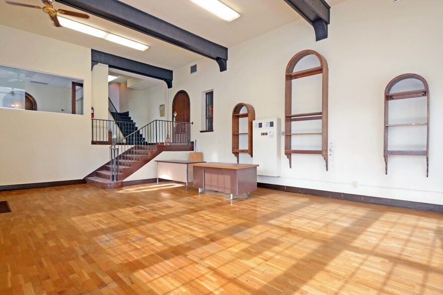 More Photos Of 2345 W University Ave, Saint Paul Warehouse For Lease