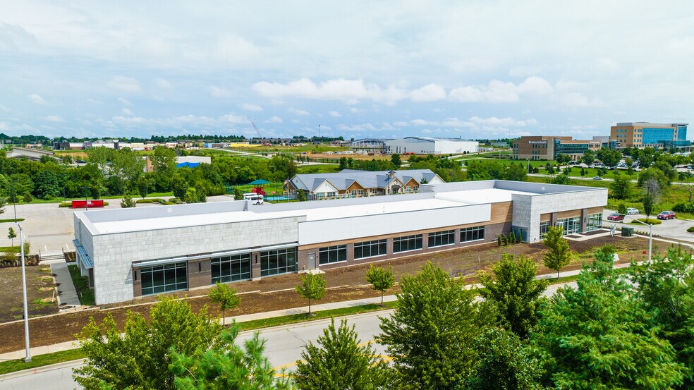 More Photos Of 16501 Anitoch Rd, Overland Park Office For Lease