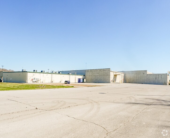More Photos Of 314 Merchants Dr, Knoxville General Retail For Sale