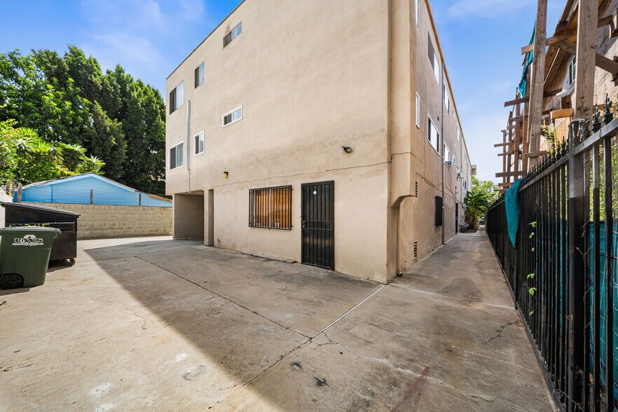 More Photos Of 5345 La Mirada Ave, Los Angeles Apartments For Sale