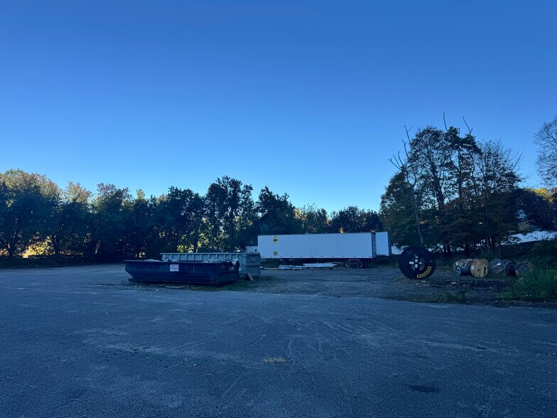 More Photos Of 300 Roosevelt Dr, Seymour Land For Lease